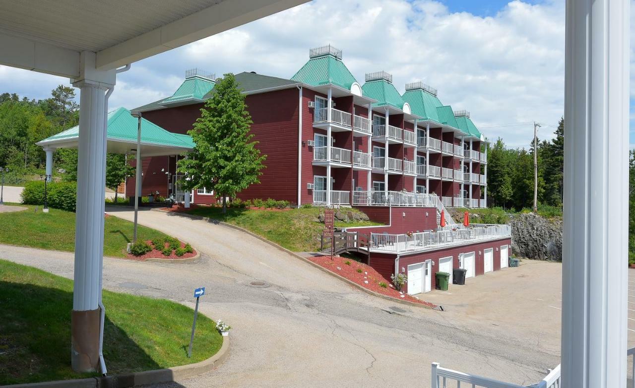 Les Pavillons Du Petit Manoir Du Casino Hotel La Malbaie Buitenkant foto
